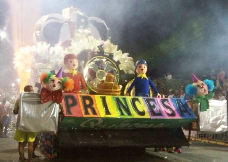 Desfile das Escolas de Samba de Sobral leva brilho à Avenida e tem agremiação tricampeã
