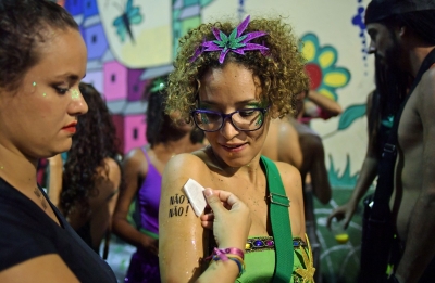 &#039;Não é não&#039;: brasileiras usam tatuagens temporárias contra assédio em blocos de carnaval